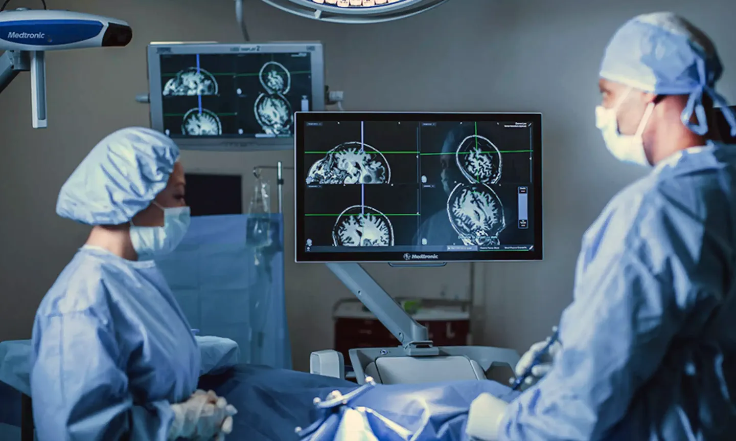 fotografia de un quirofano equipado con instrumentos medtronic